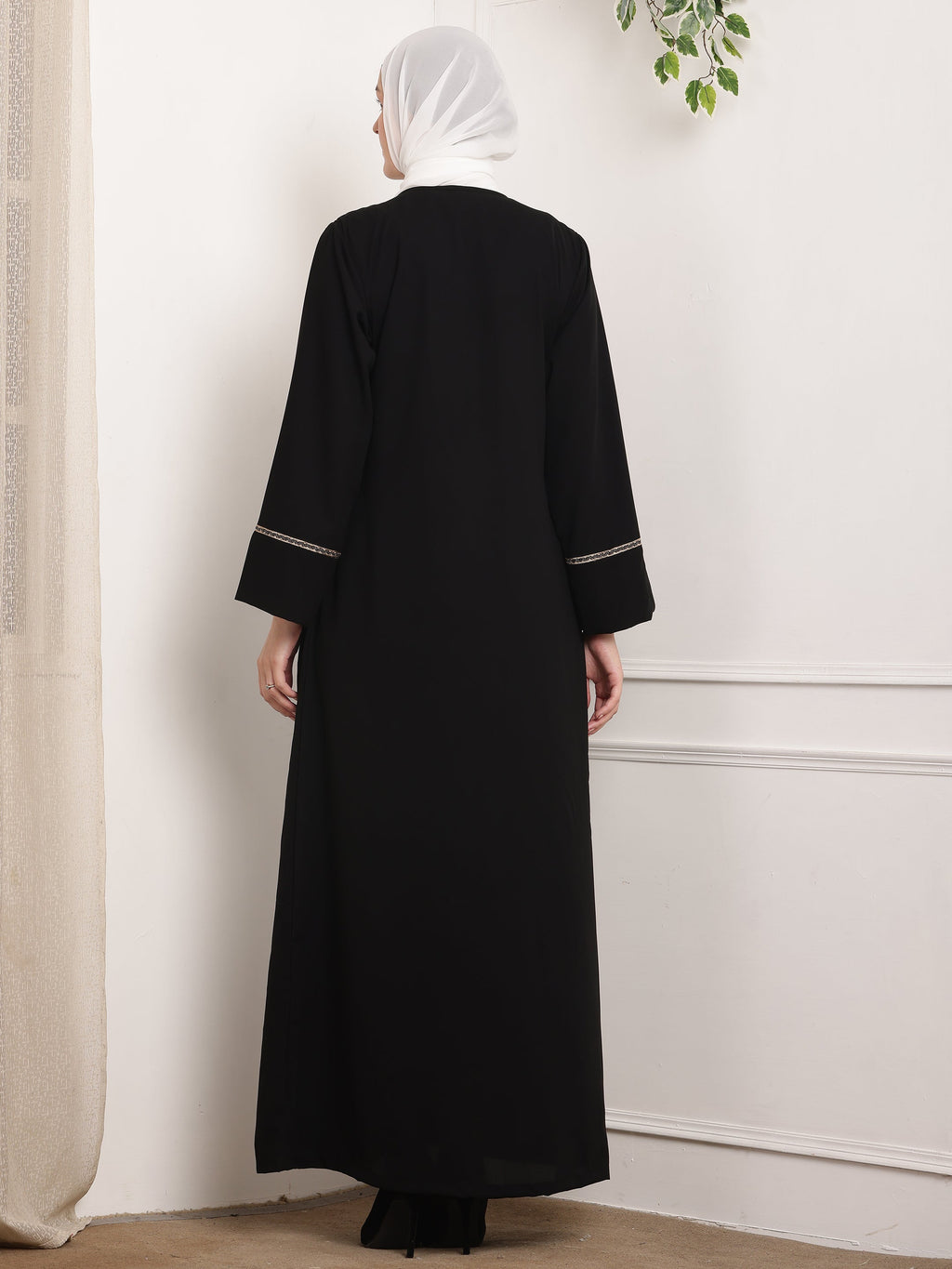 Sable Élégance Abaya