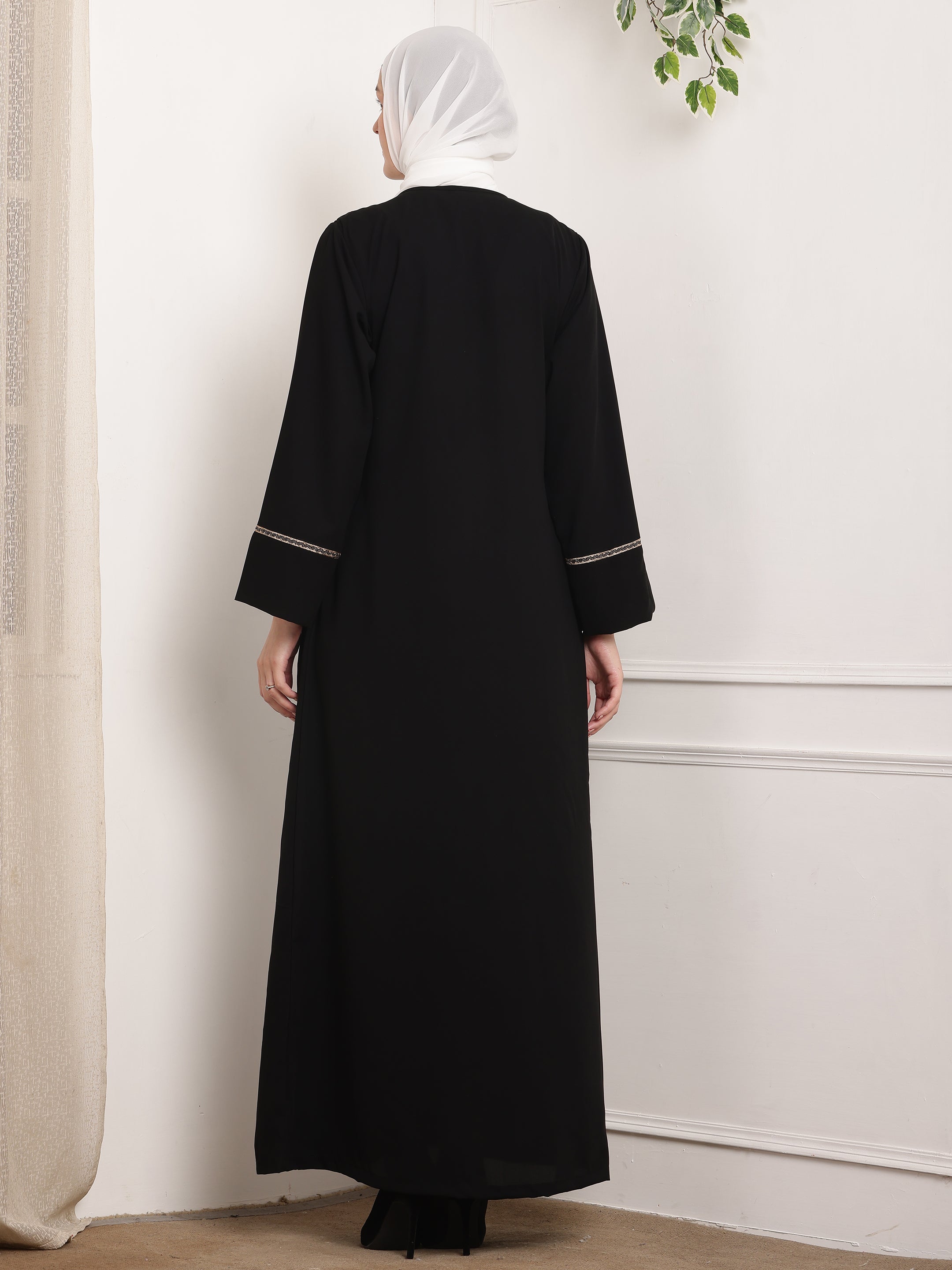 Sable Élégance Abaya