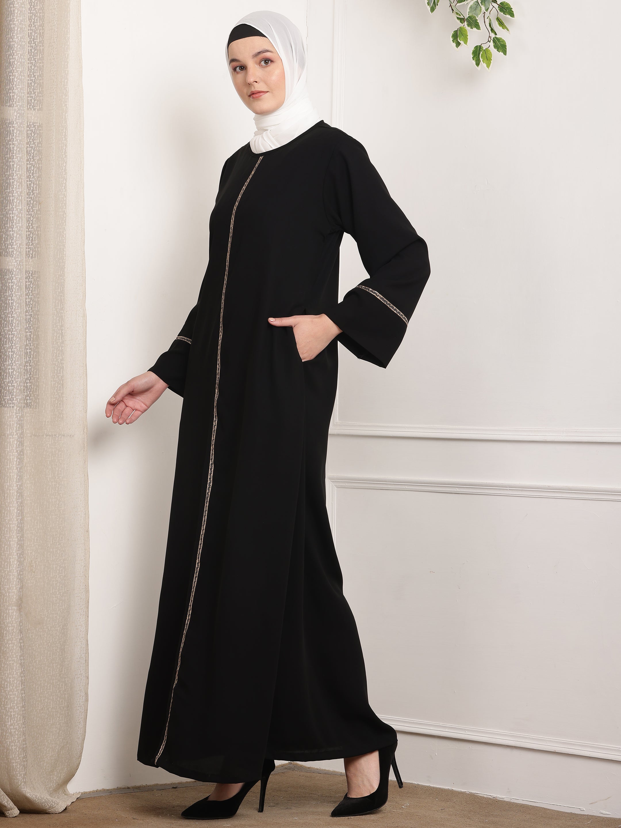 Sable Élégance Abaya