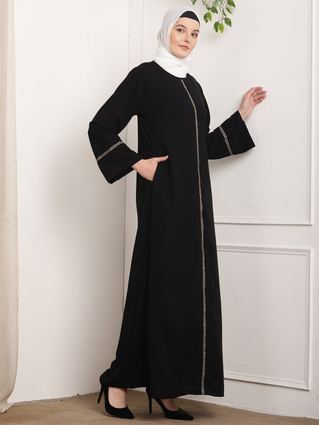 Sable Élégance Abaya