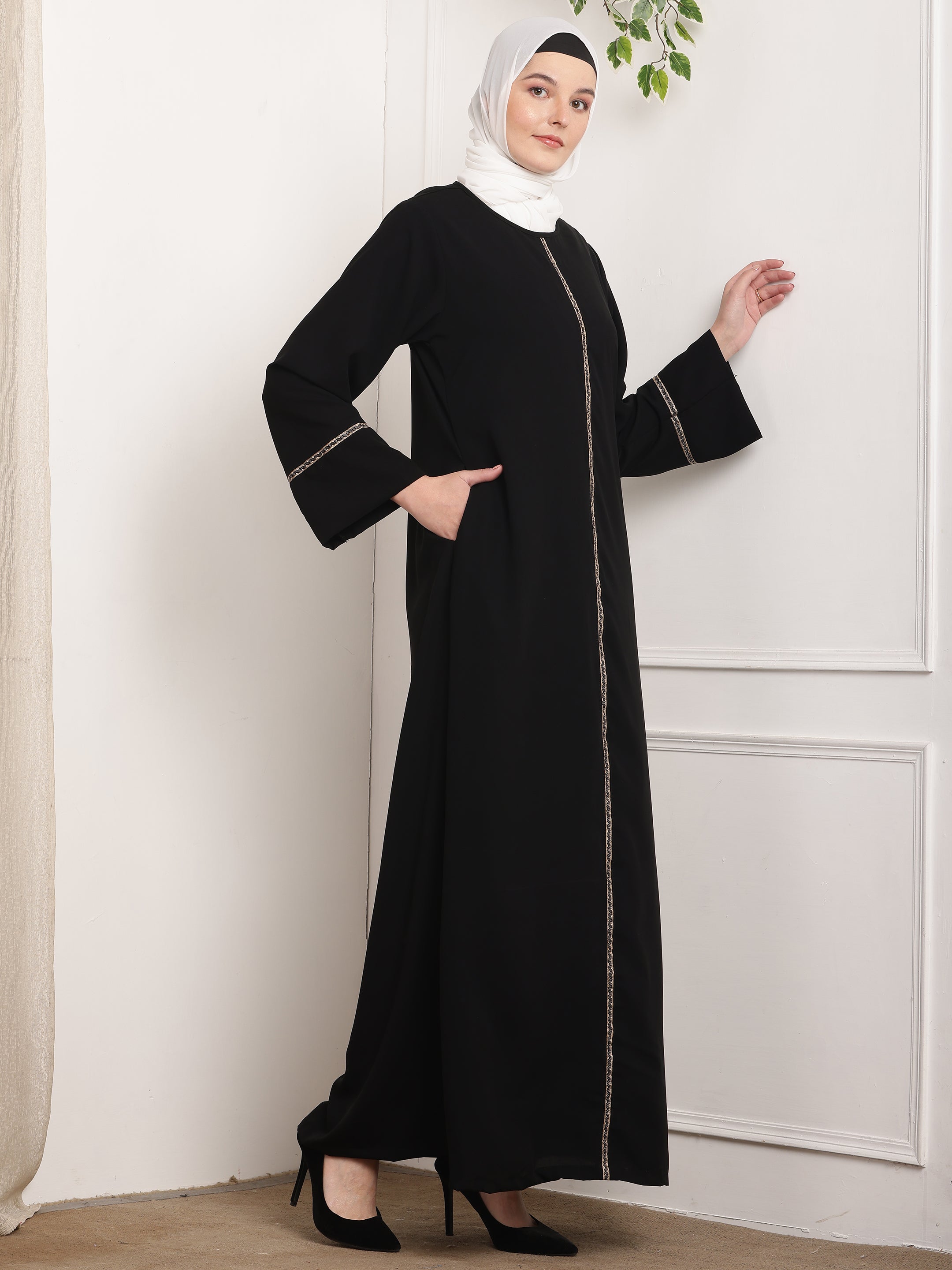 Sable Élégance Abaya