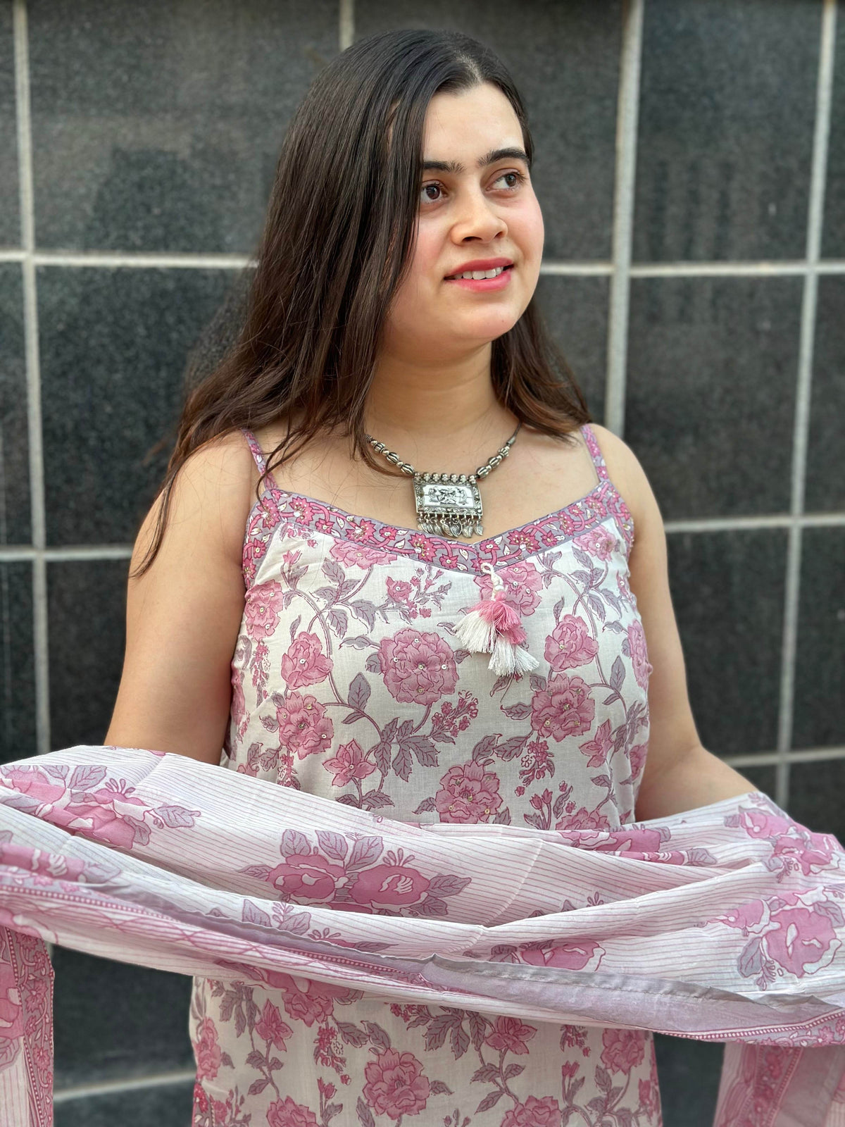 Sleeveless Thread Work Cotton Suit For Women