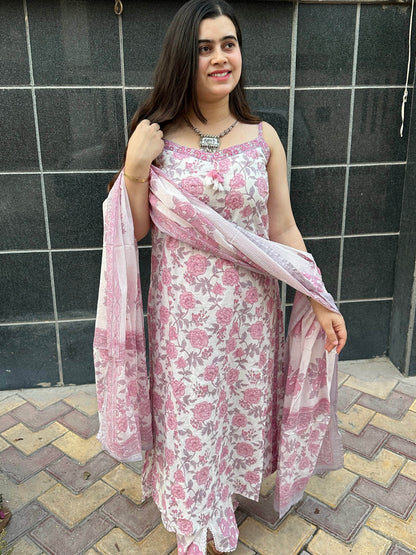 Sleeveless Thread Work Cotton Suit For Women