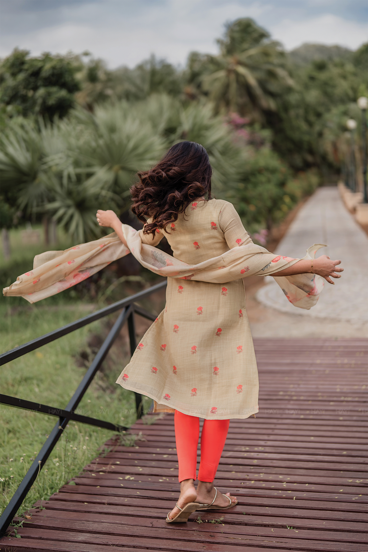 Lila Yellow printed 2 Piece Linen Shimmer Kurta with Dupatta