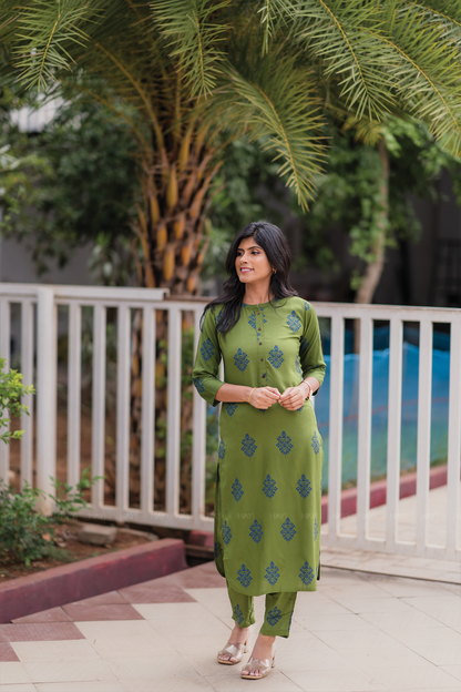 Olive Majesty Viscose Co-ord with Chinese Collar & Half Lacket