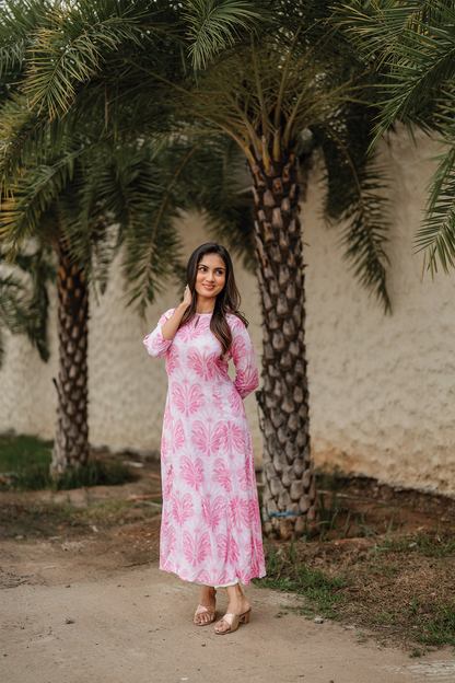 Blush Pink Textured Viscose A-Line Kurta with Boat Neck & 3/4th Sleeves