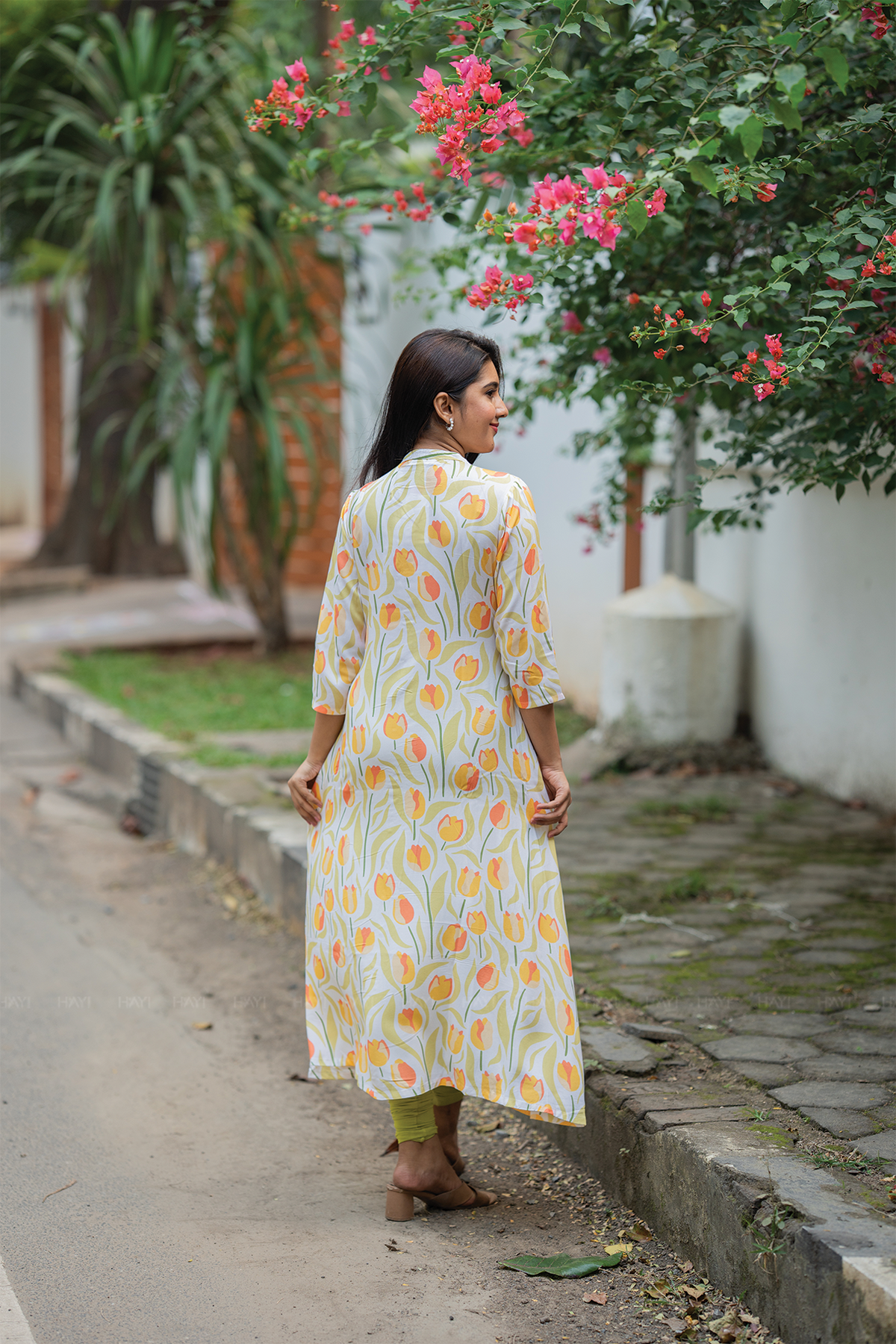 Garden Melody Off-White Viscose A-Line Kurta with Chinese Collar & 3/4th Sleeves