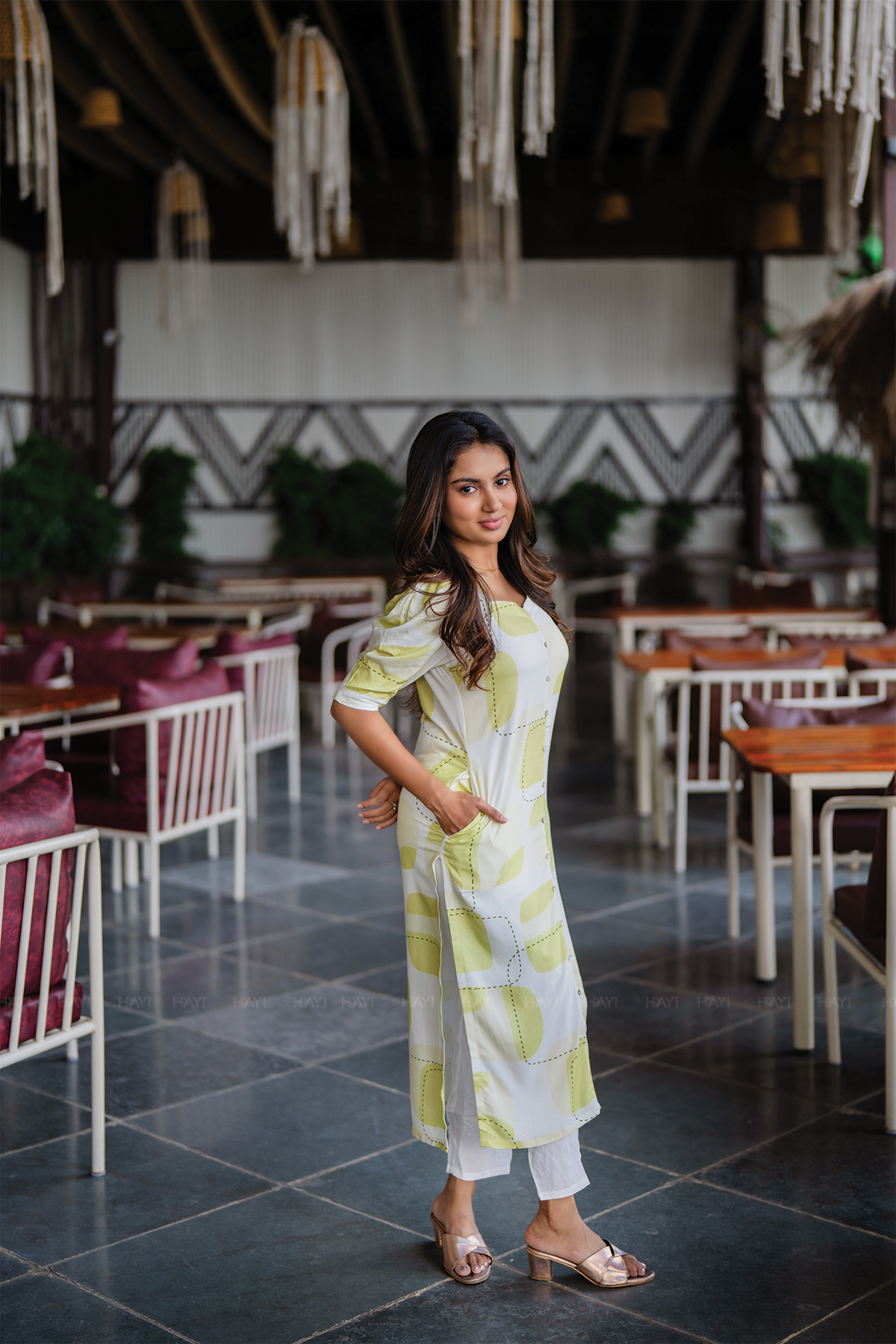 Fresh Meadow Green Viscose Kurta with Sweetheart Neck & Leg-O-Mutton Sleeves