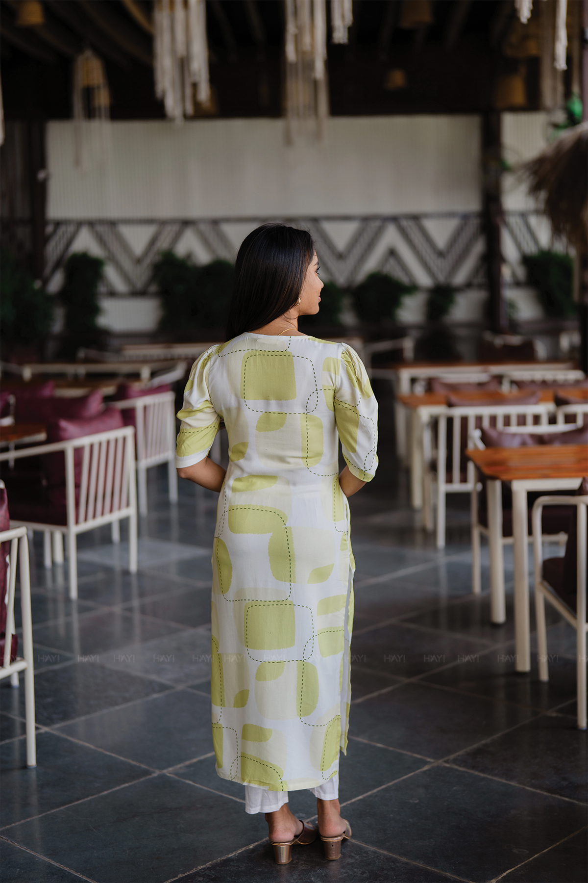 Fresh Meadow Green Viscose Kurta with Sweetheart Neck & Leg-O-Mutton Sleeves