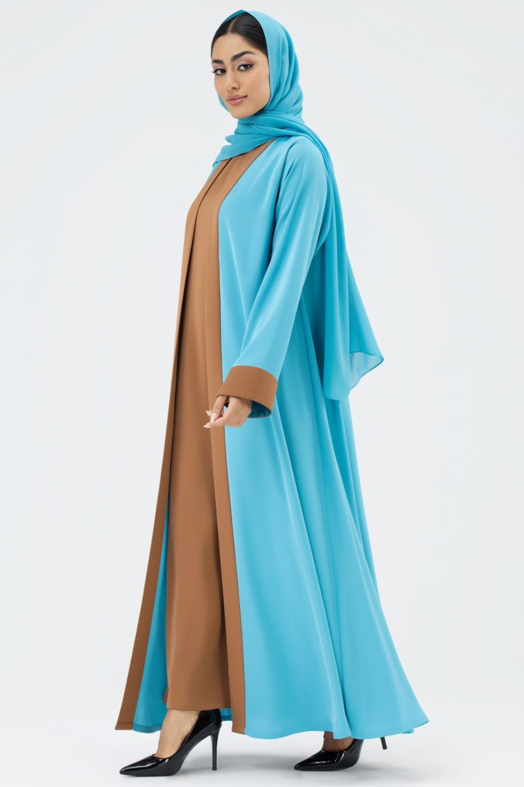 Claire abaya