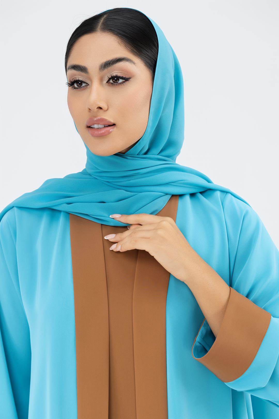 Claire abaya