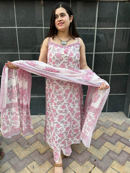Sleeveless Thread Work Cotton Suit For Women